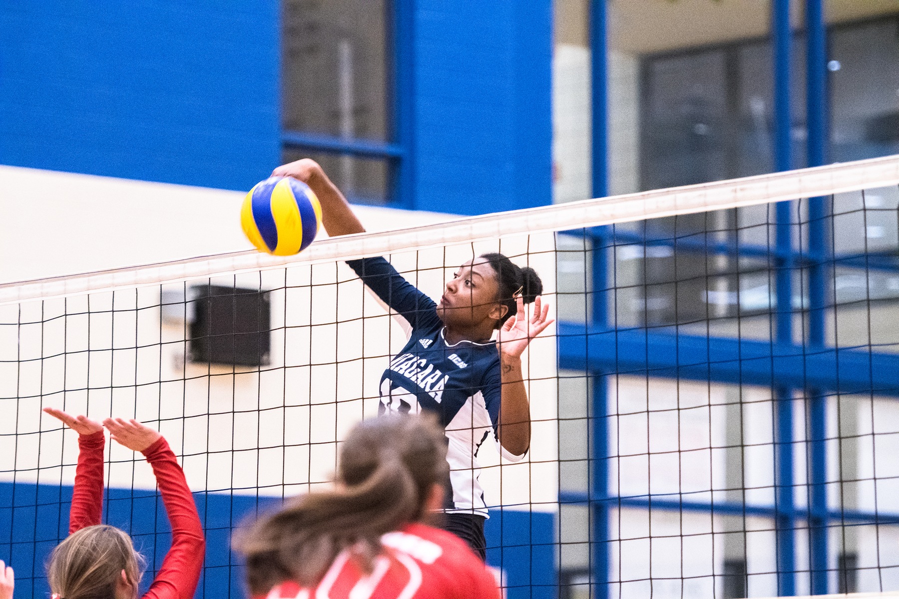 RECAP: Women's volleyball defeat Royals on Grad Night