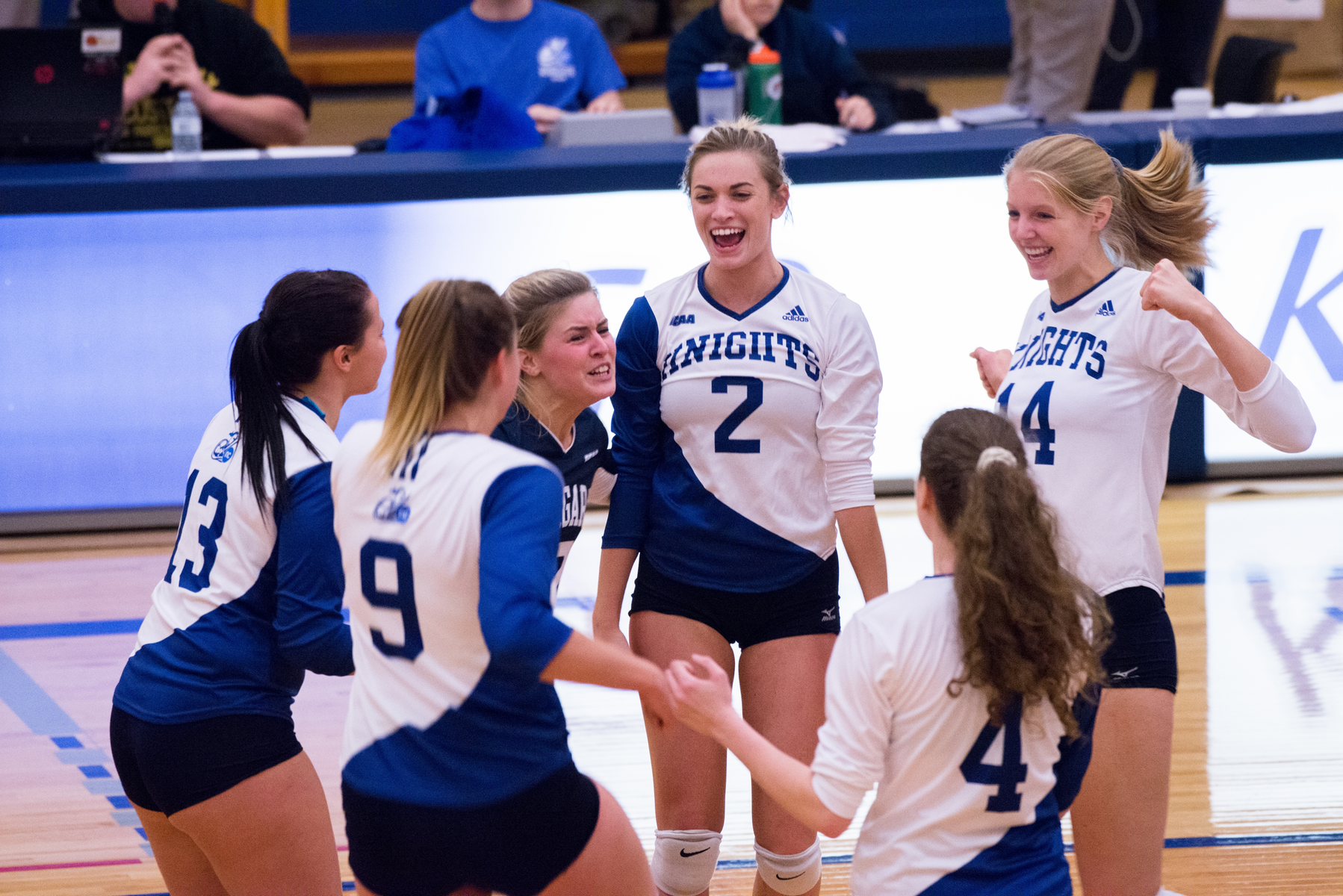 RECAP: Six in a row for women's volleyball