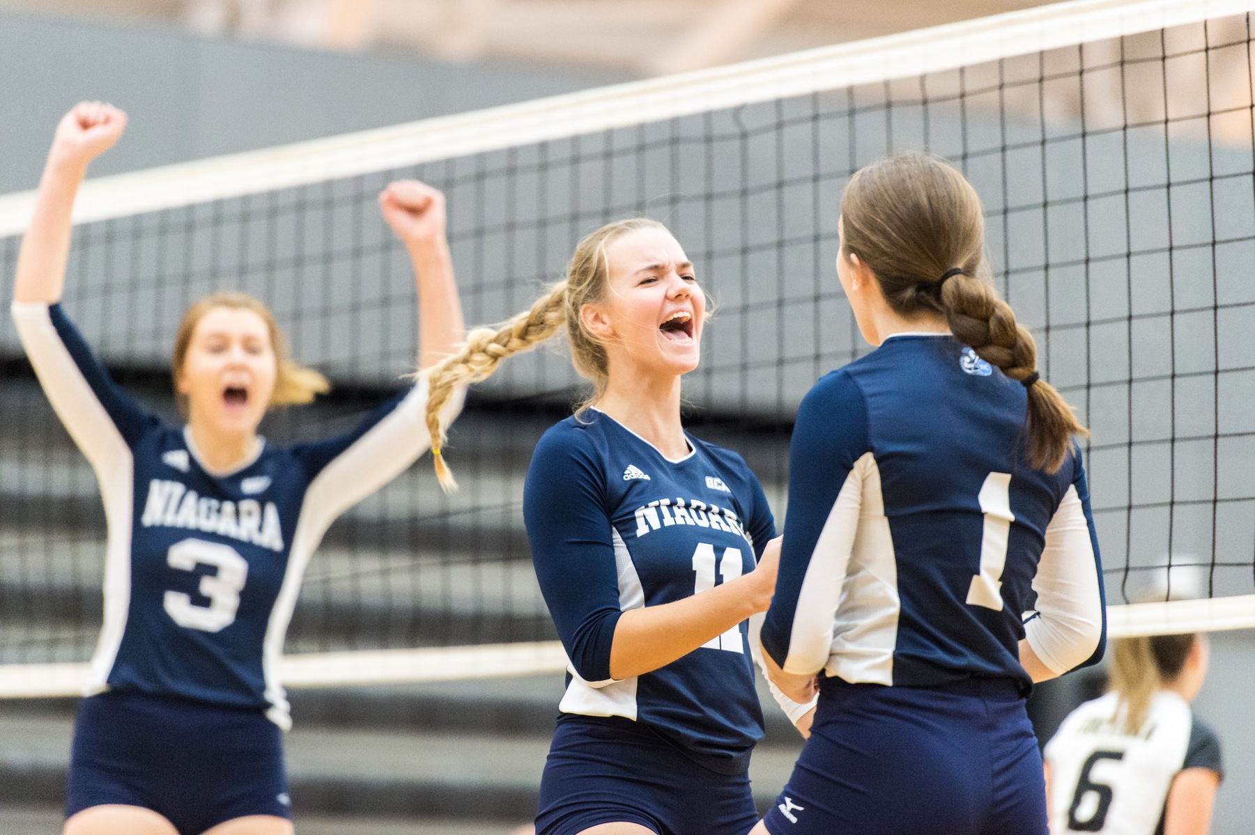 RECAP: Volleyball programs record fourth straight victories in wins over Sheridan Bruins